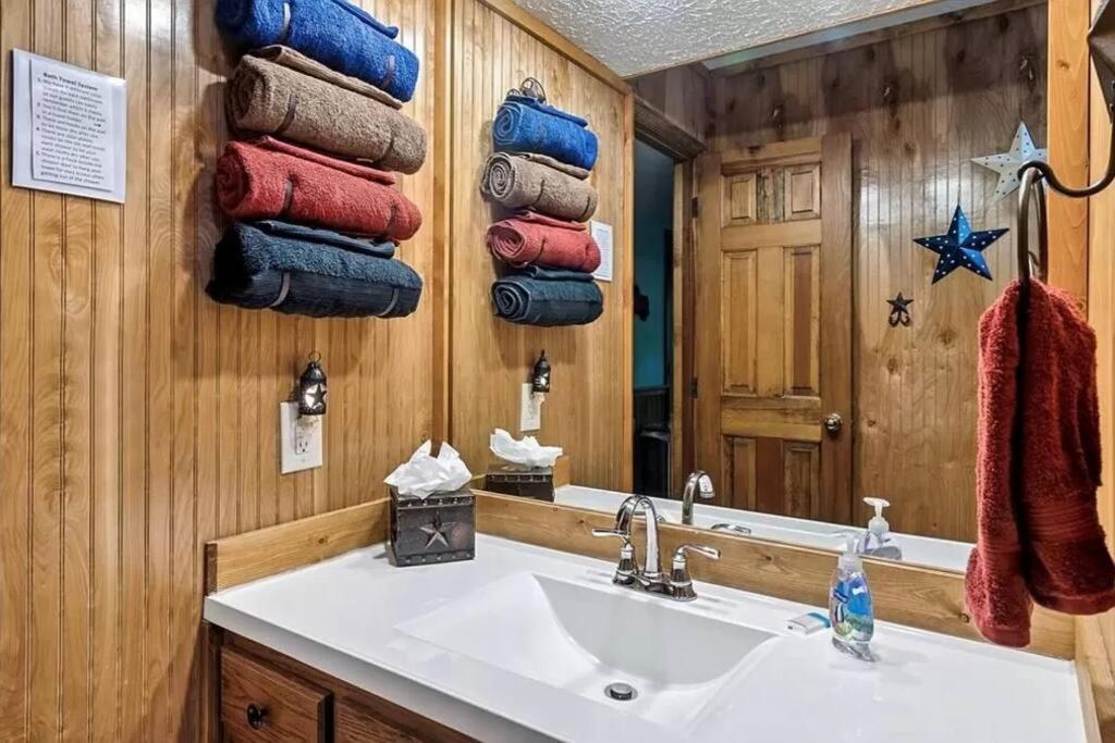 Beary Peaceful Smokies Retreat: Hot-Tub & Pools Villa Pigeon Forge Luaran gambar