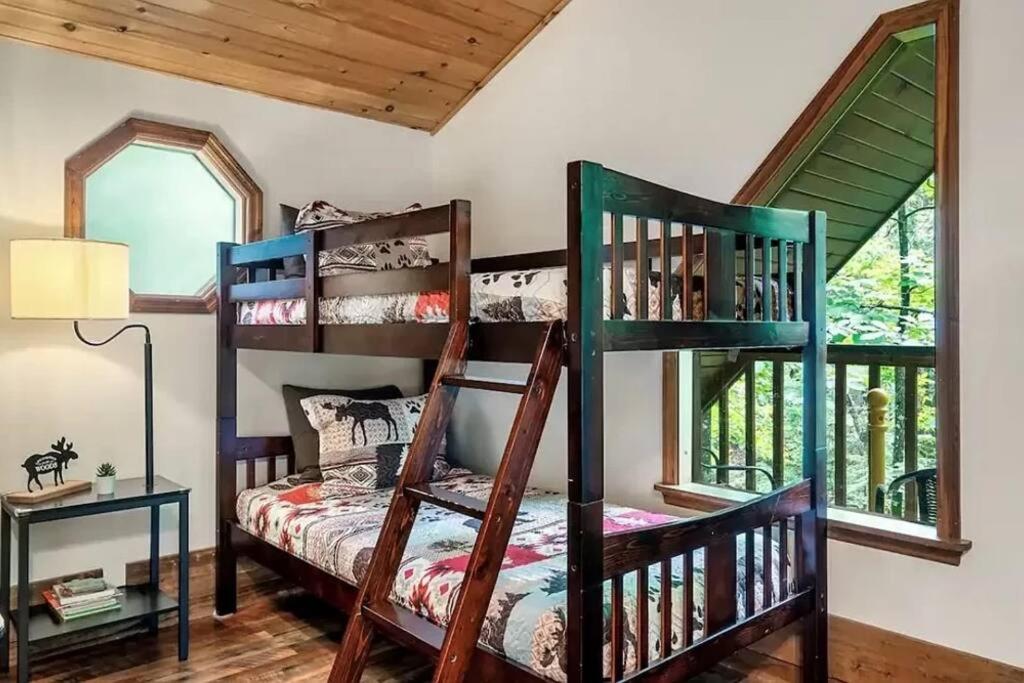 Beary Peaceful Smokies Retreat: Hot-Tub & Pools Villa Pigeon Forge Luaran gambar